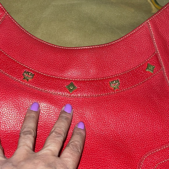 MCM preloved hobo shoulder bag great condition has some scratches on the hardwar - Picture 3 of 13